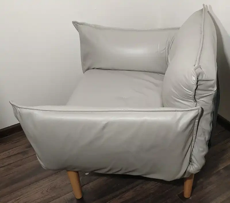 Sivé koženkové kreslo