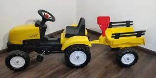 Traktor s vlečkou